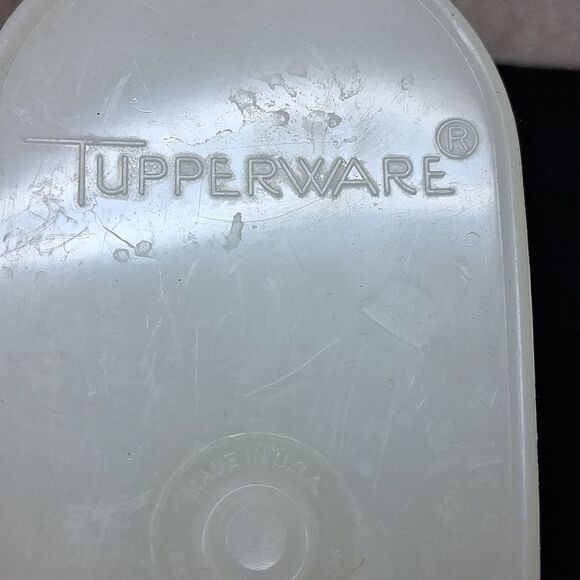 2 Pc Tupperware # 459-4 Cereal Keeper, And #5871-1 Qt. Pitcher - Picture 5 of 13